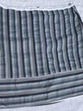 Ann Taylor LOFT Gray and Black Striped Mini Skirt. Size 8.